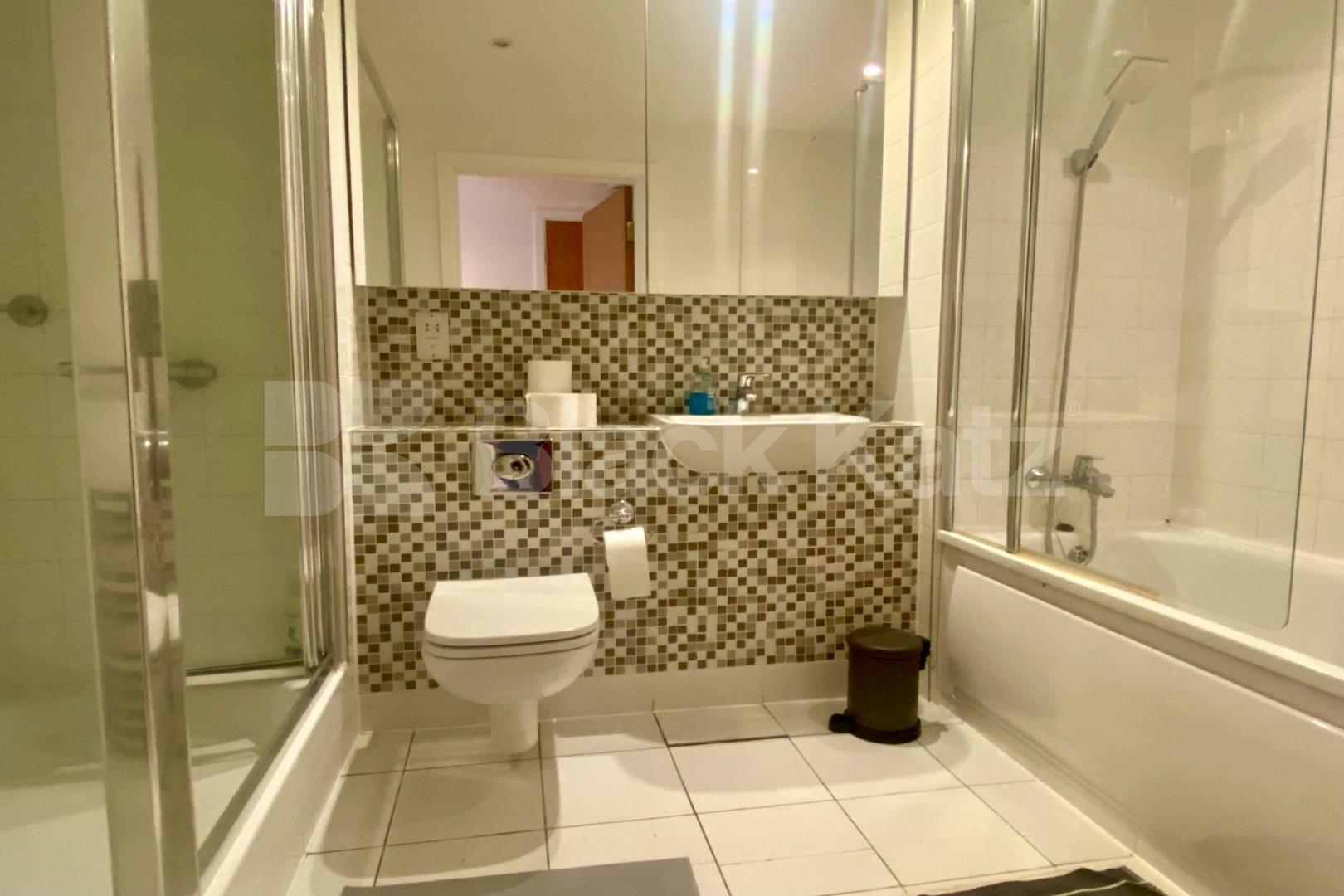 Spacious bright and airy two bedroom apartment in a very convenient location Plumbers Row, Aldgate